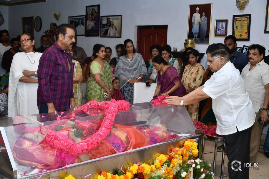 Celebrities-Pay-Homage-to-Vijaya-Nirmala-Garu